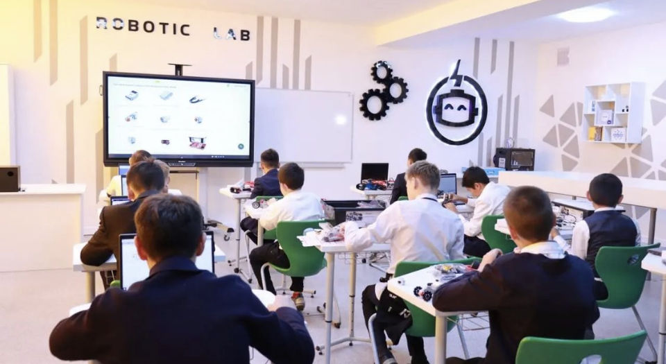 Robotics class opened by Kenes Rakishev and Aselle Tasmagambetova.